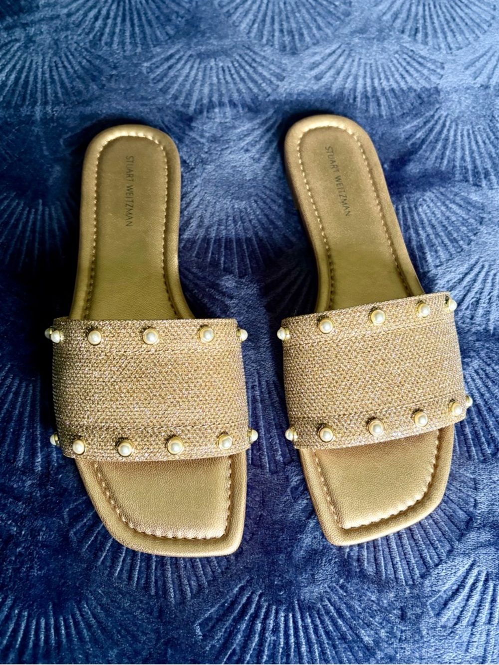 Stuart Weitzman Pearl Champagne Gold Metallic Flat Sandal - size 8 - NEW